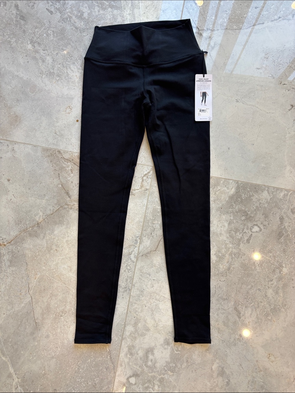 NWT ALO Yoga Black High-Waist Airbrush Leggings - Size M